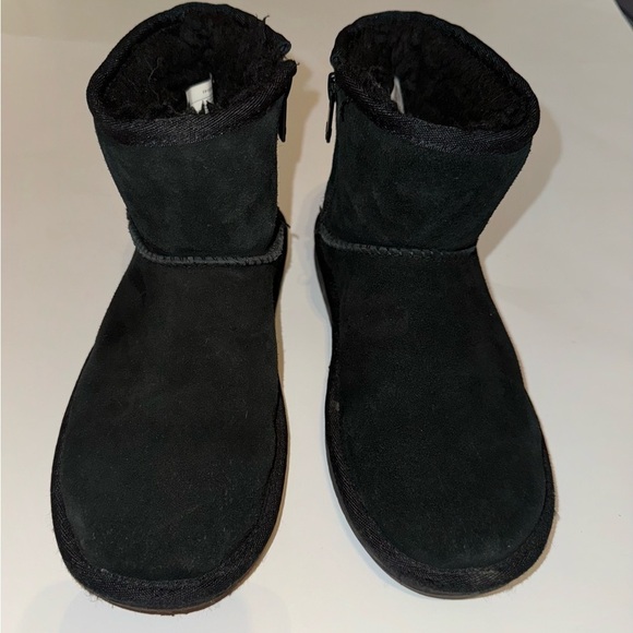 Short black Koolaburra by Ugg black size 3 girls fall winter stylish boots - Picture 4 of 6